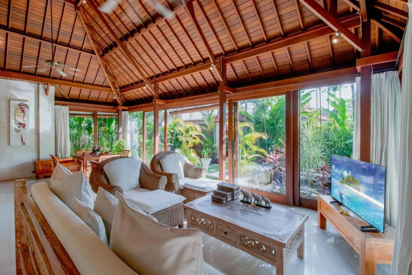 Villa Heart Of Seminyak, 2Br, Sleeps 4, Walk To Bintang Extérieur photo